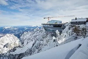 Glasroc X Bergstation der Zugspitz-Seilbahn Glasroc X Bergstation der Zugspitz-Seilbahn